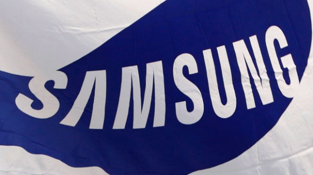 Samsung-Logo-on-Flag-at-Headquarters