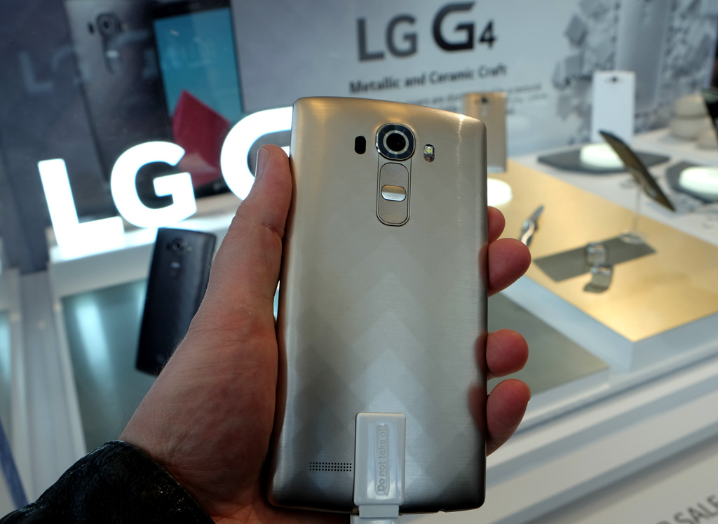 LG G4 shiny gold back