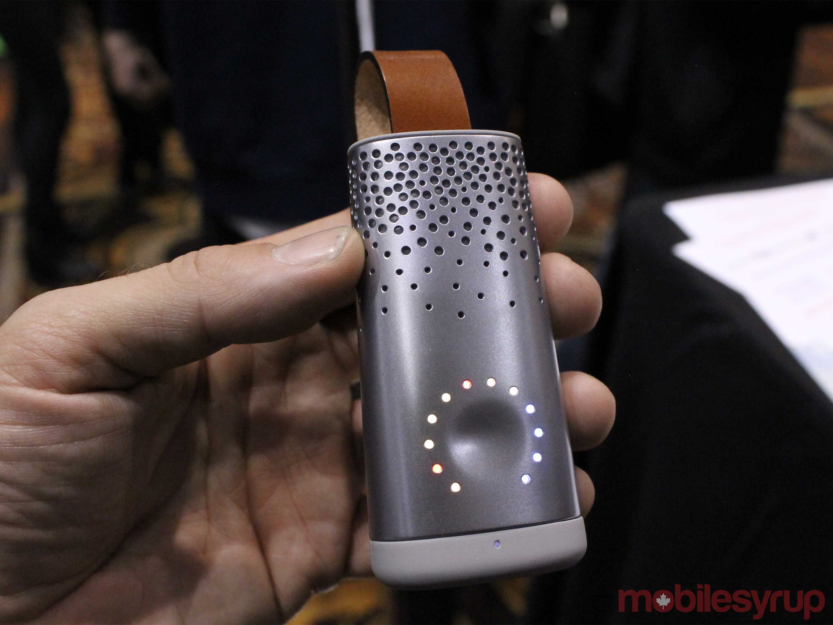 Flow-by-Plume-is-a-wearable-air-pollution-monitor