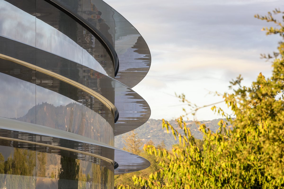 Photo of Apple Park's curved glass