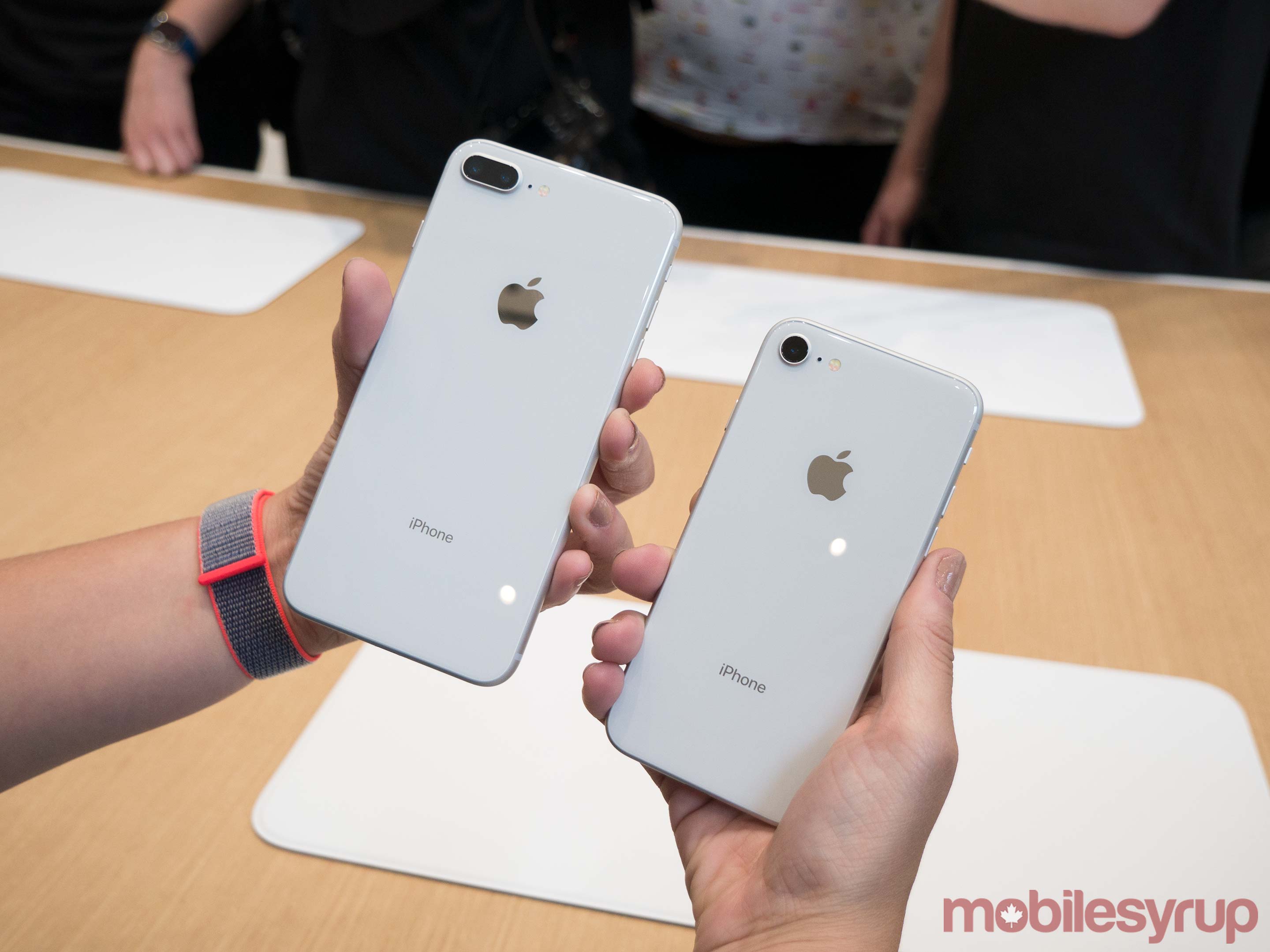 Comparison photo of the iPhone 8 Plus and iPhone 8 