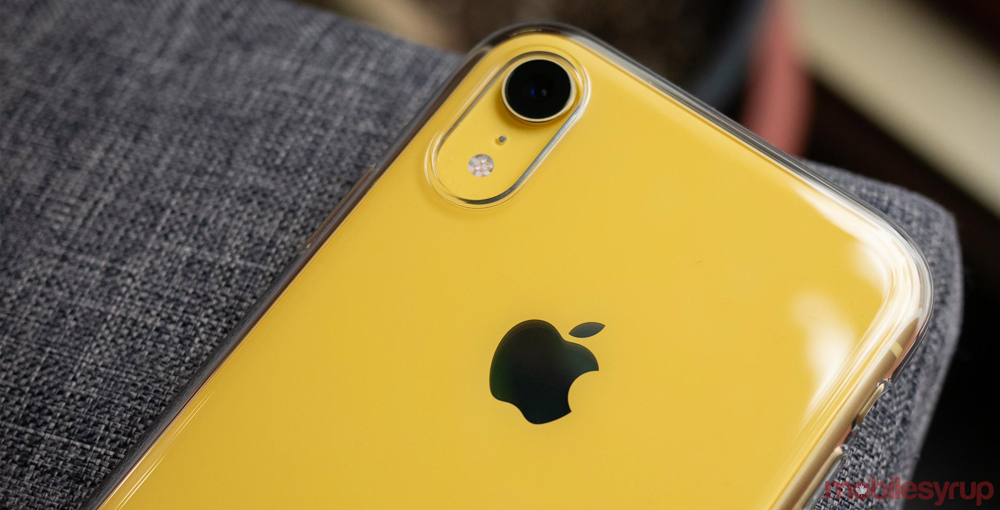 Желтый 11. Iphone XR Yellow. Iphone XR 11 Yellow. Apple iphone XR (2020) 128 GB Yellow (желтый). Желтый iphone 11 vs XR.