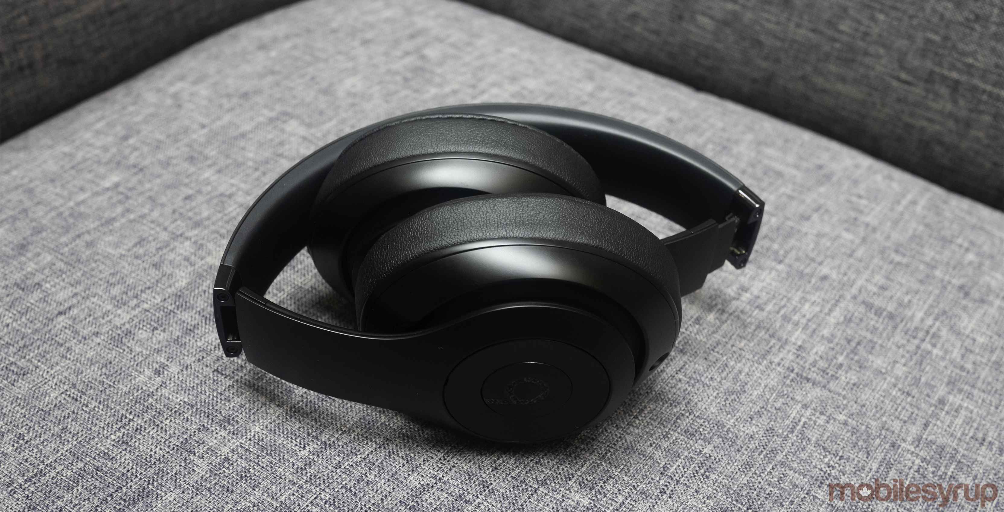 Apple offers Beats Studio 3 headphones 