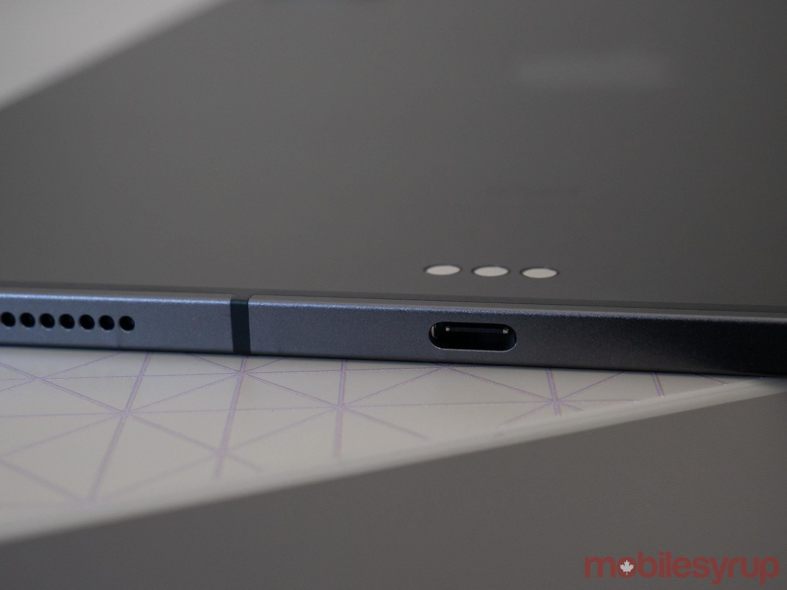 iPad Pro (2020) USB-C port