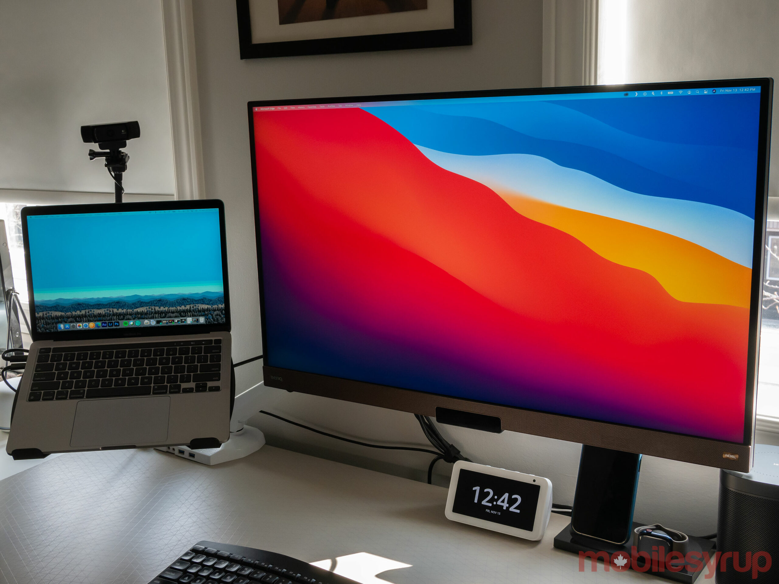 MacBook Pro connected to 4K monitor 