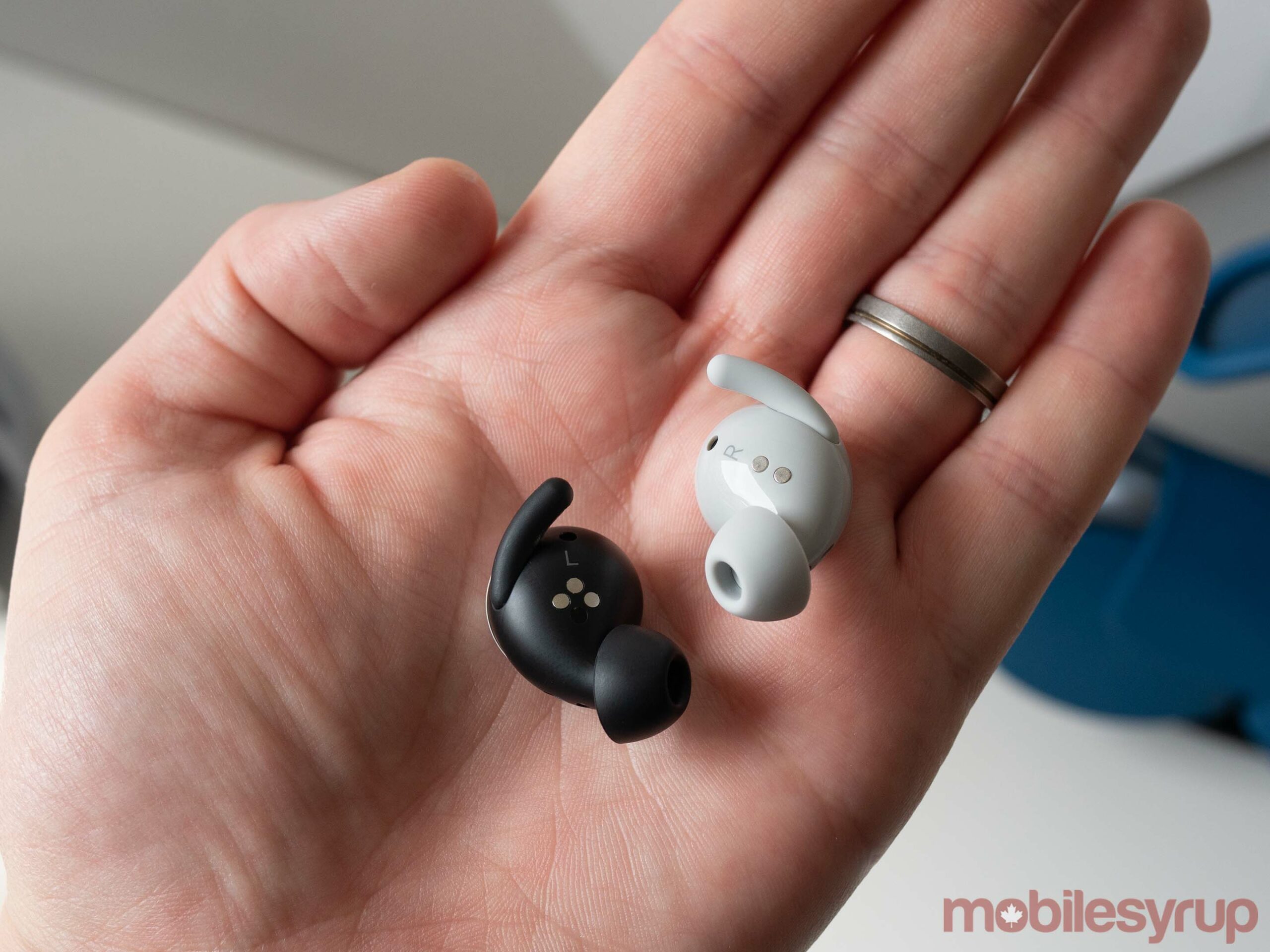 Pixel Buds Series-A beside the Pixel Buds (2020) 